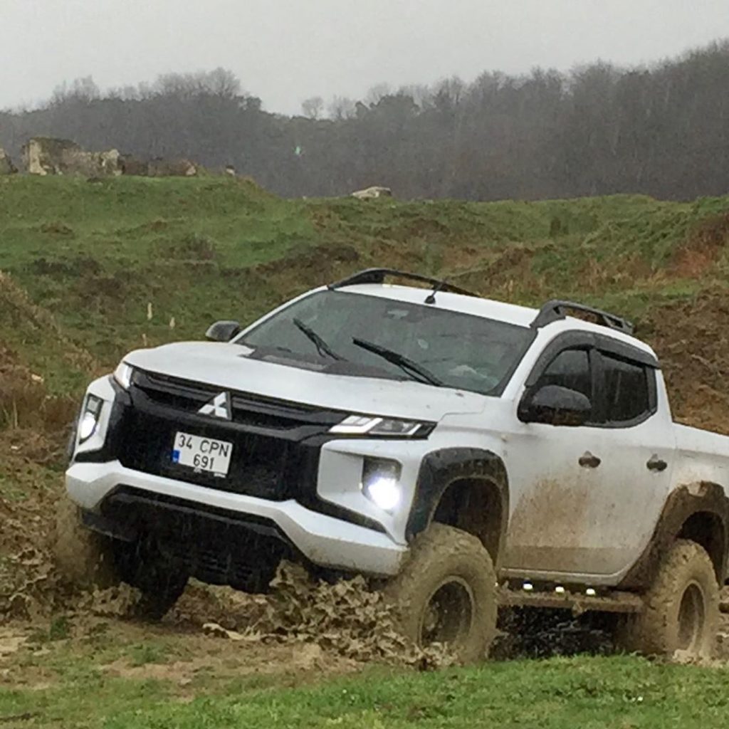 Nova pickup Mitsubishi L200 Triton ganha versão brutal