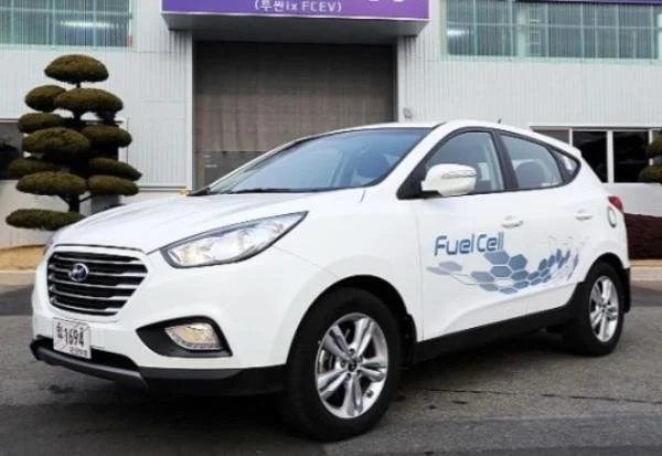 Hyundai ix35 é o primeiro carro comercial do mundo movido a hidrogênio. Fonte da imagem: Reprodução/Inhabitat