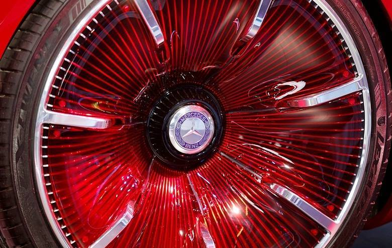 View of a Mercedes logo on a wheel at the Mondial de l'Automobile, Paris auto show, during media day in Paris, France, September 30, 2016.   REUTERS/Jacky Naegelen