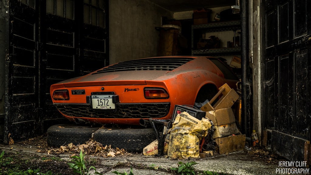 30 anos depois, clássico da Lamborghini é encontrado celeiro abandonado (17  fotos)