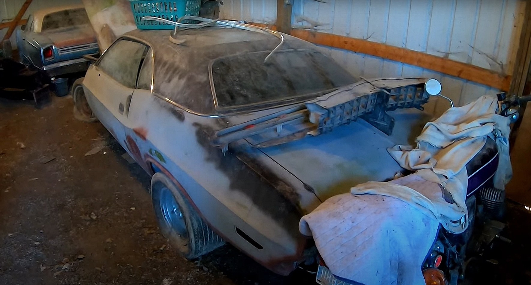 1969 plymouth gtx barn find discovered with 10000 in cash under the driver s seat 2