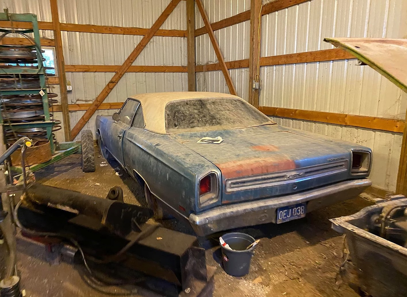 1969 plymouth gtx barn find discovered with 10000 in cash under the driver s seat 7