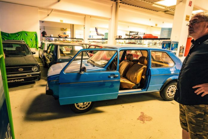 Maior colecionador de VW Golf do mundo possui 114 unidades na garagem (17 fotos)