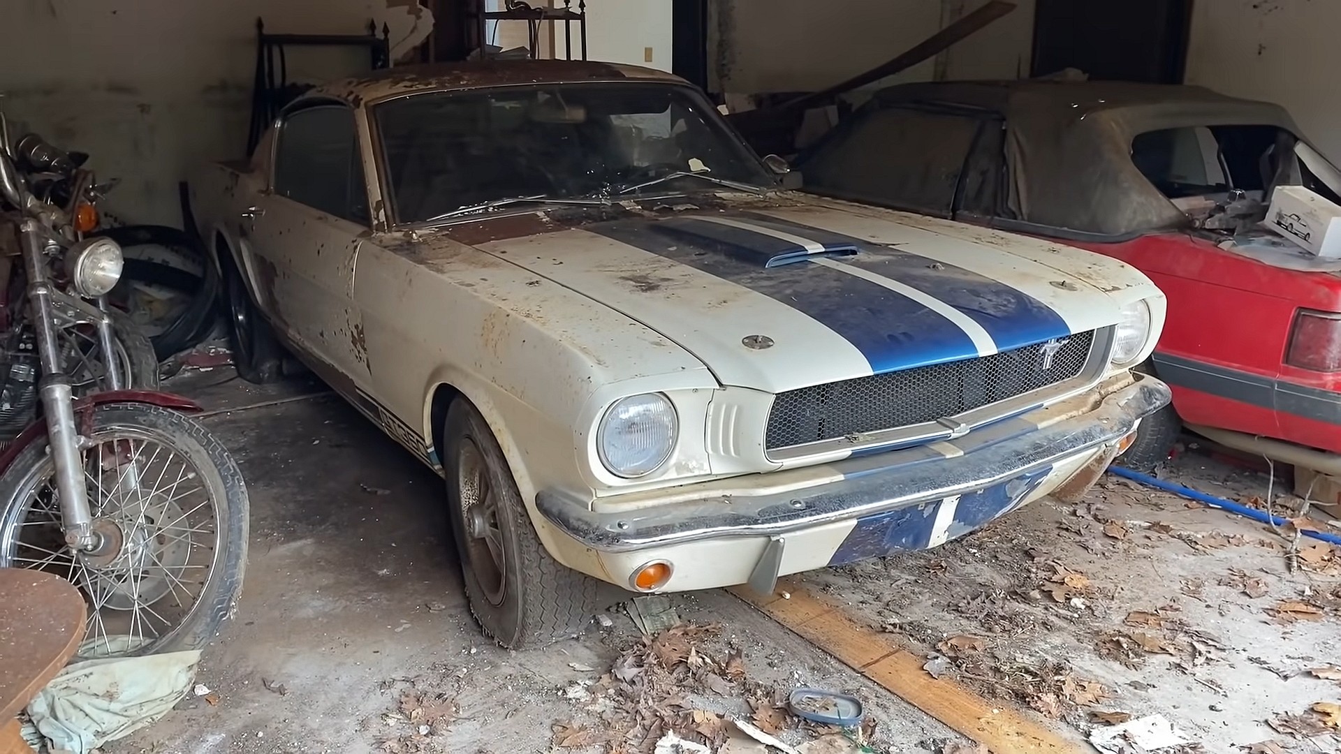 barn find gold 1965 shelby mustang gt350 stored for decades in abandoned house 9