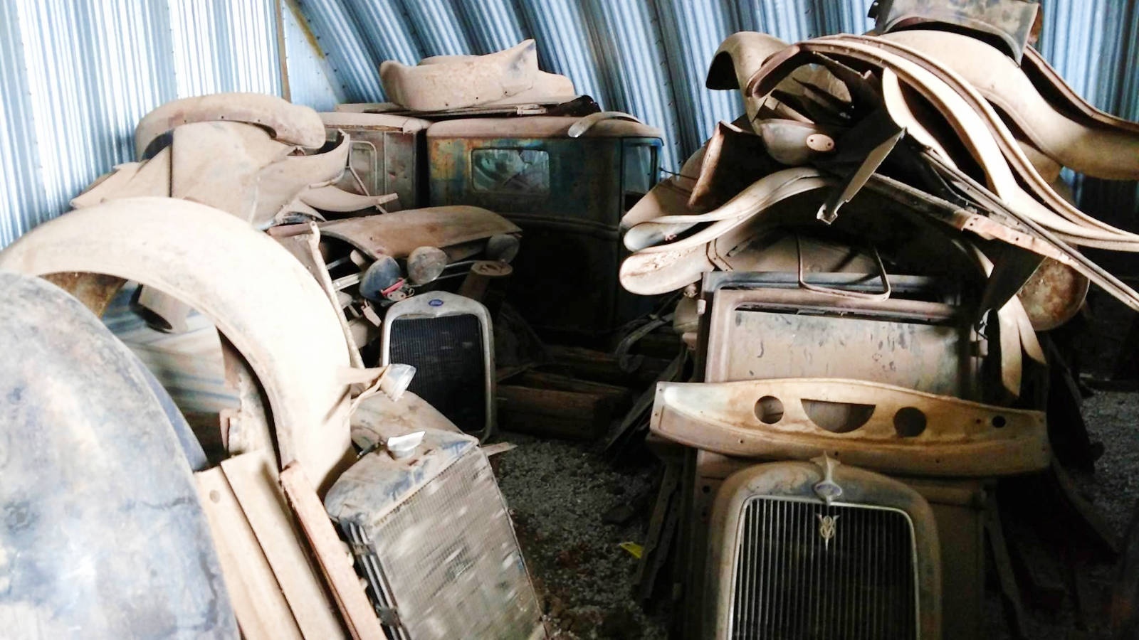 Coleção de Carros Antigos Encontrada Abandonada / Foto: Adam Blickhahn