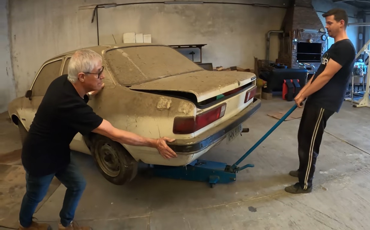 Parado por 20 anos, Chevette 1982 é resgatado (11 fotos + vídeo)