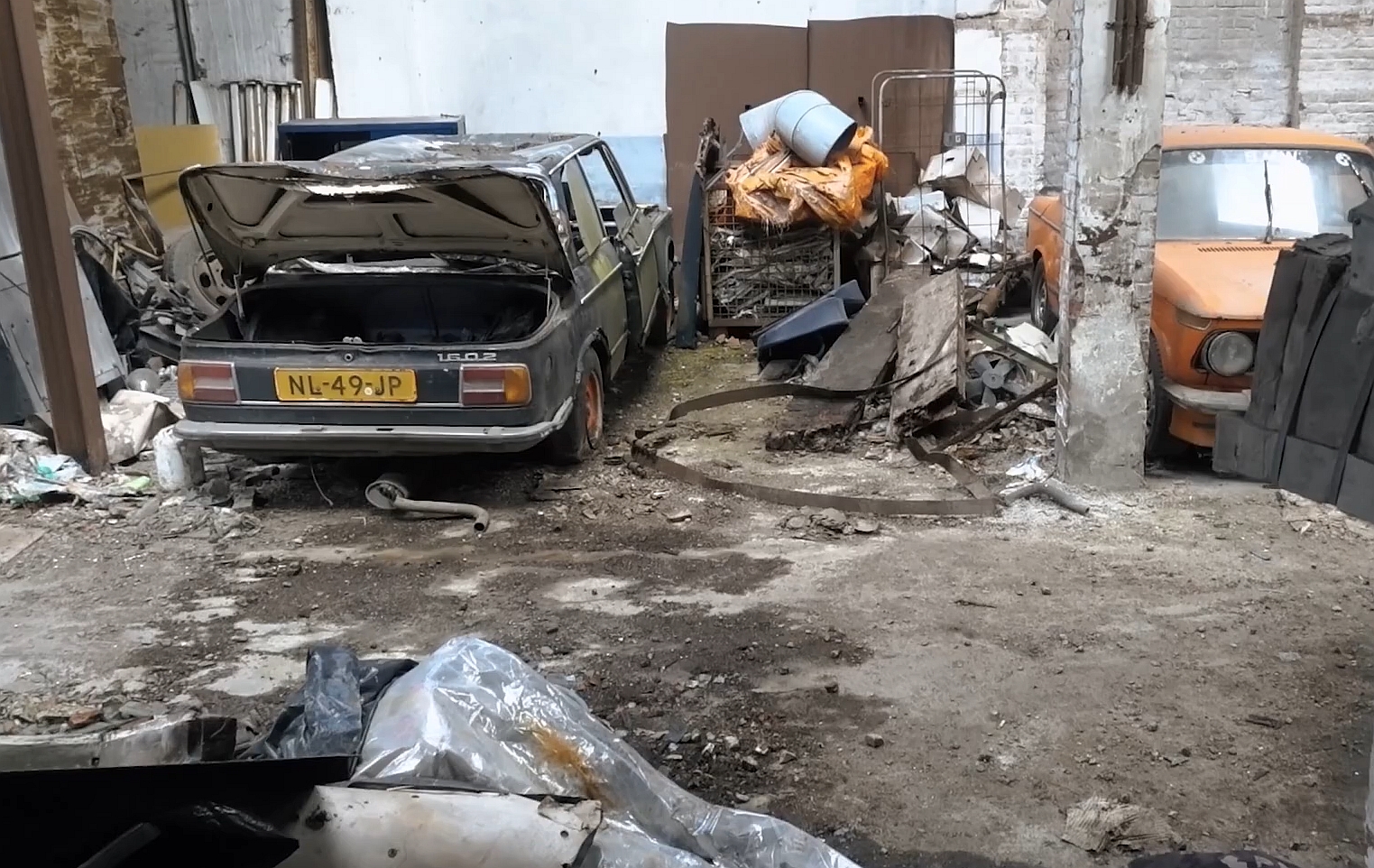 abandoned warehouse hides big stash of classic cars including mercs and bmws 186443 1