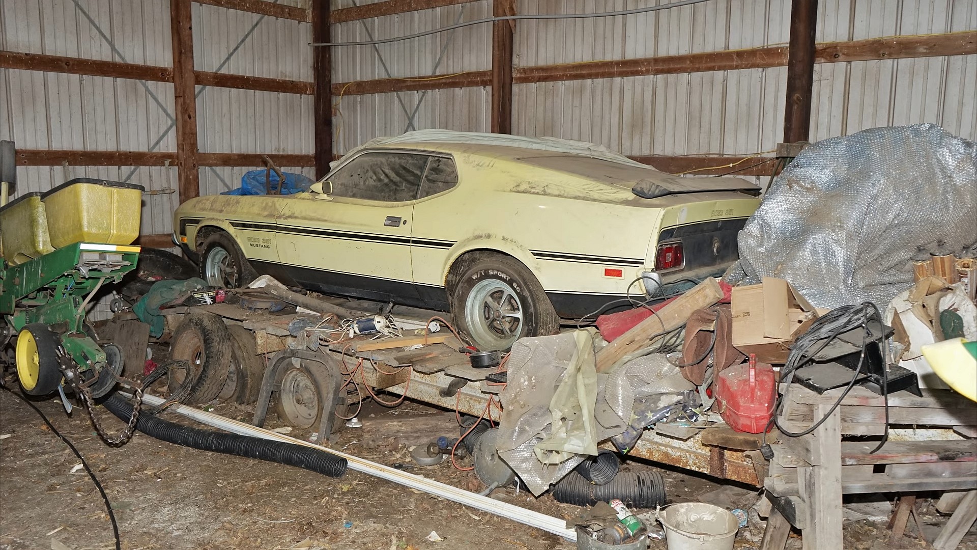 1971 ford mustang boss 351 that spent 46 years in a barn is a rat infested survivor 7