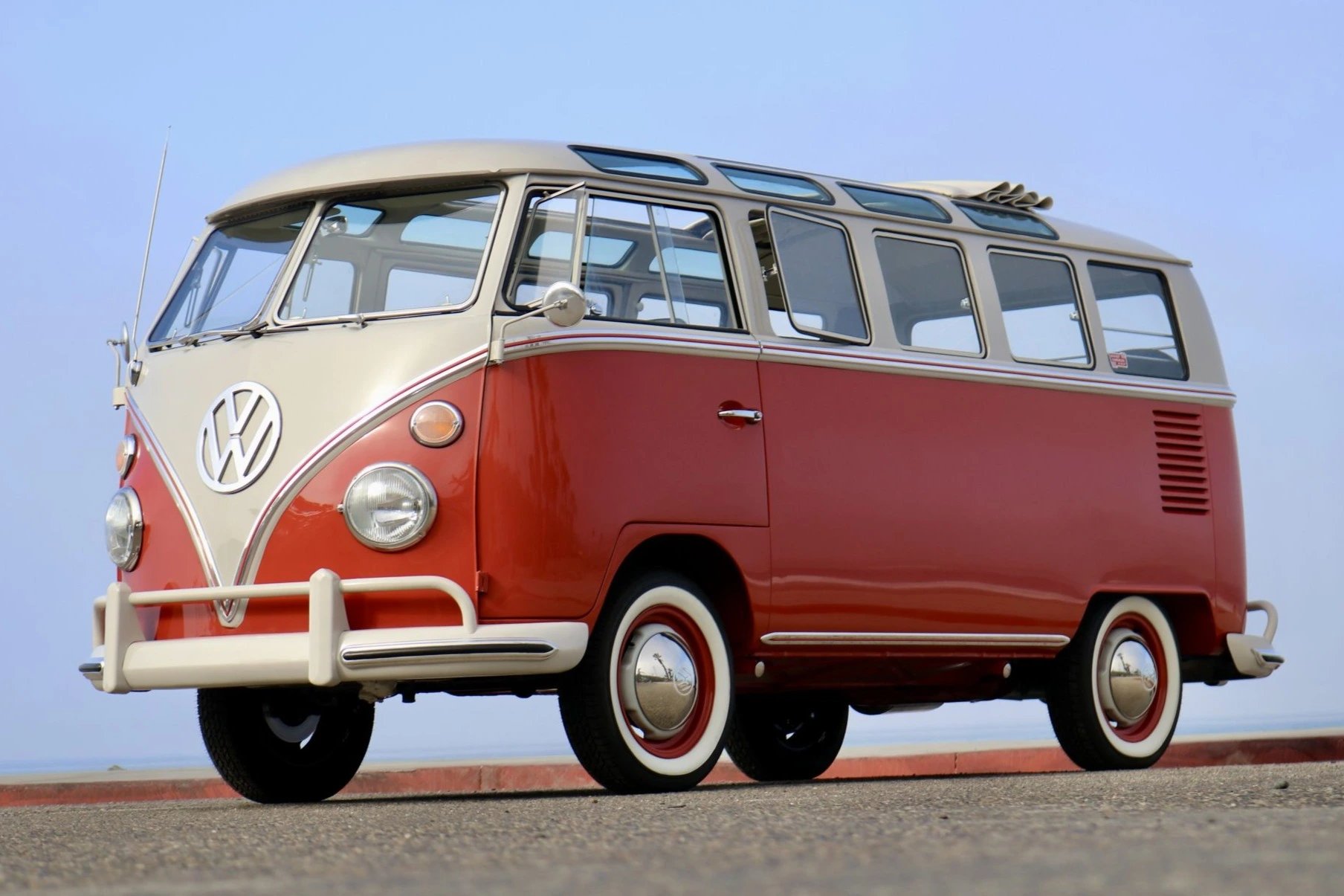 this volkswagen type 2 sunroof deluxe 21 window samba is the real deal full of surprises 10 Copia