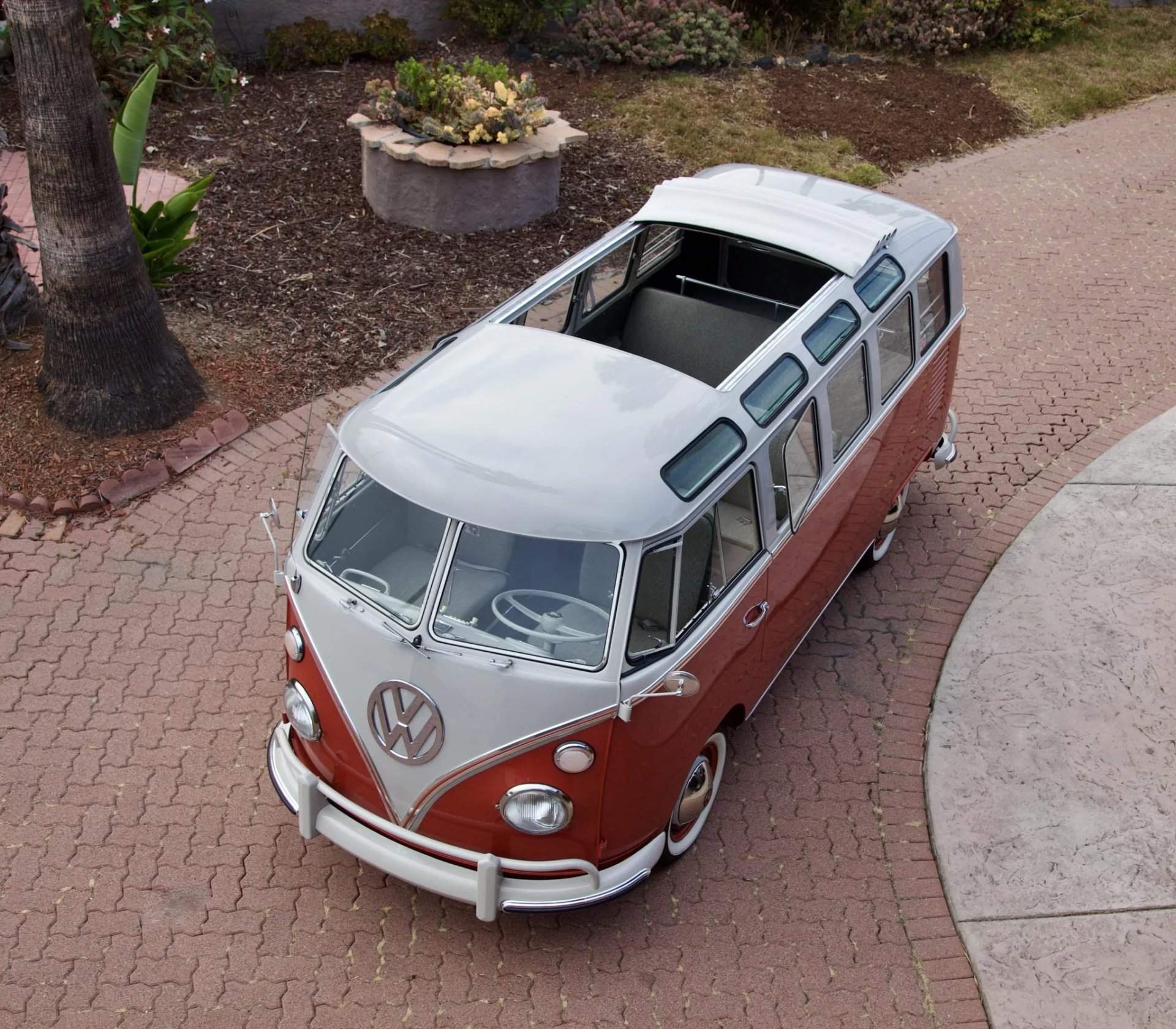 this volkswagen type 2 sunroof deluxe 21 window samba is the real deal full of surprises 13 Copia