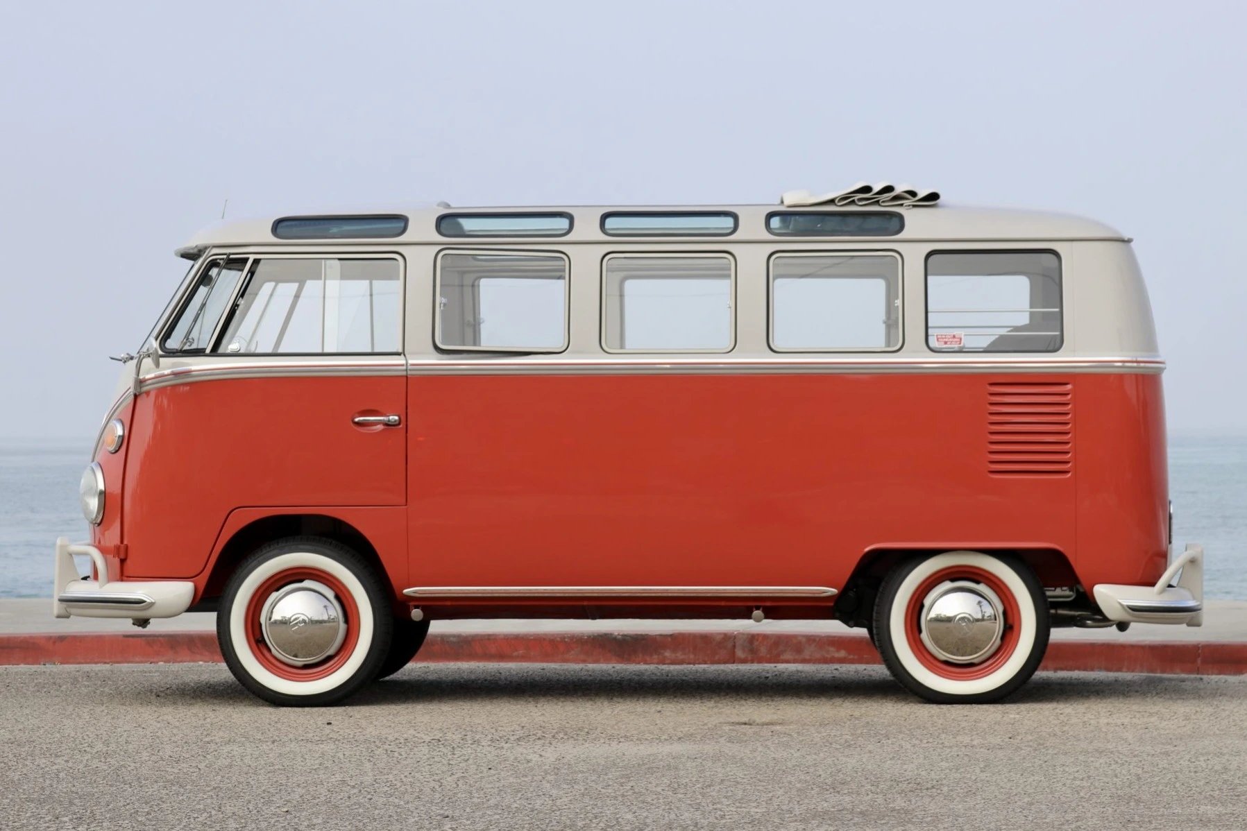 this volkswagen type 2 sunroof deluxe 21 window samba is the real deal full of surprises 21 Copia