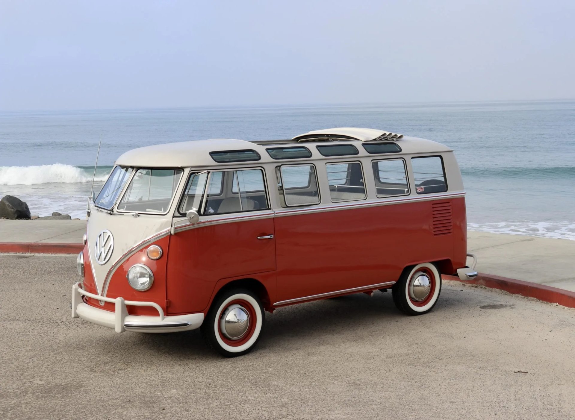 this volkswagen type 2 sunroof deluxe 21 window samba is the real deal full of surprises 3 Copia