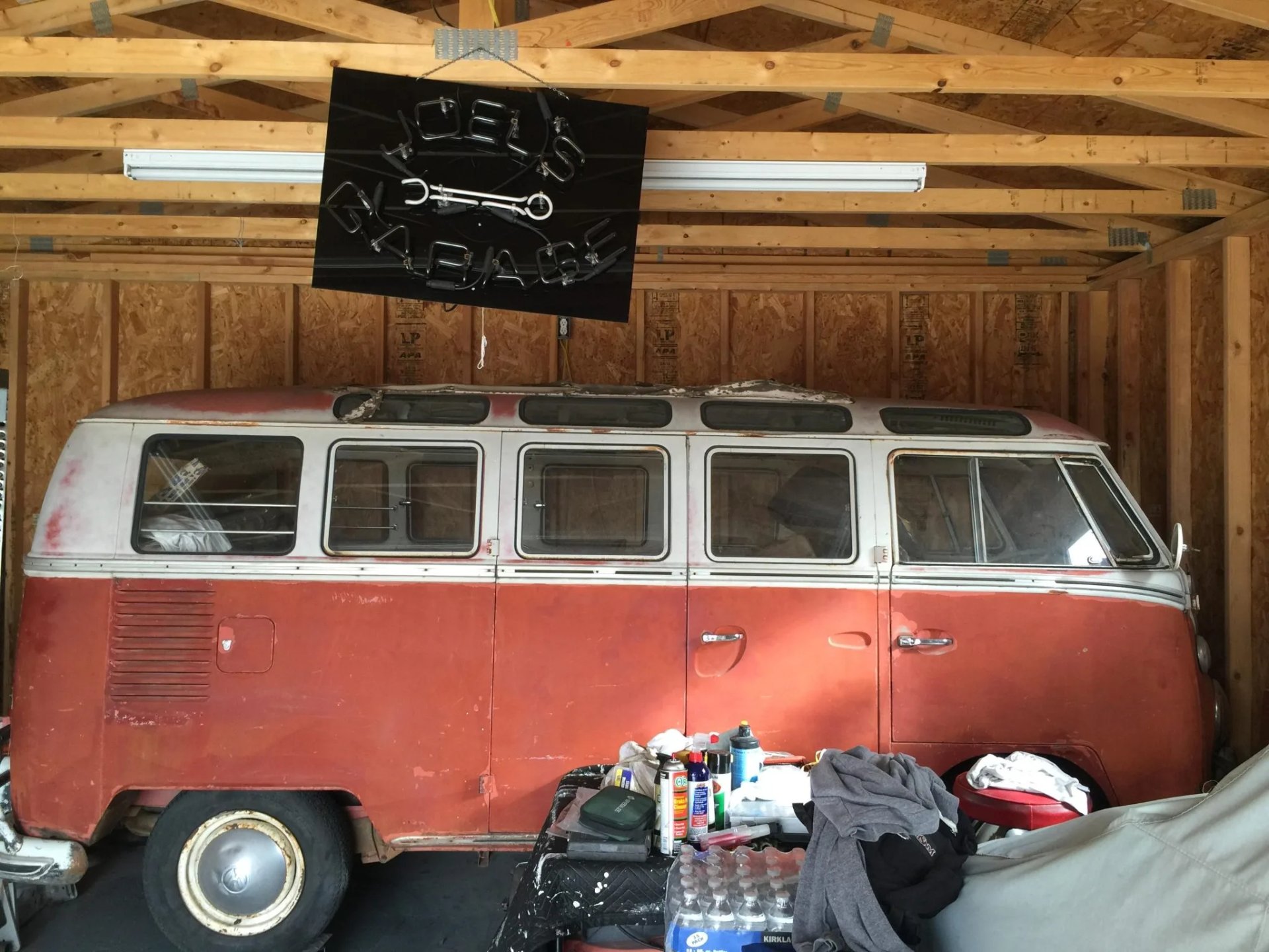this volkswagen type 2 sunroof deluxe 21 window samba is the real deal full of surprises 5 Copia