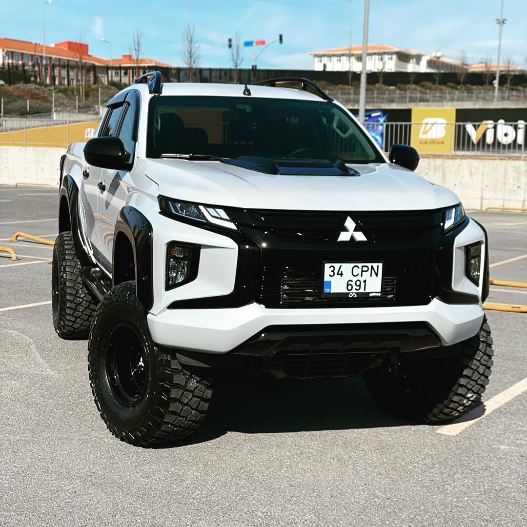 new mitsubishi l200 triton looks cool with suspension lift and body kit 10