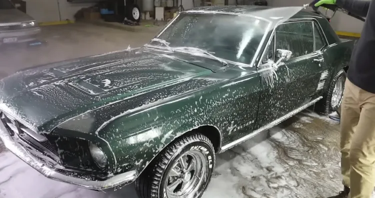 Ford Mustang 1967 / Foto: WD Detailing YouTube Channel