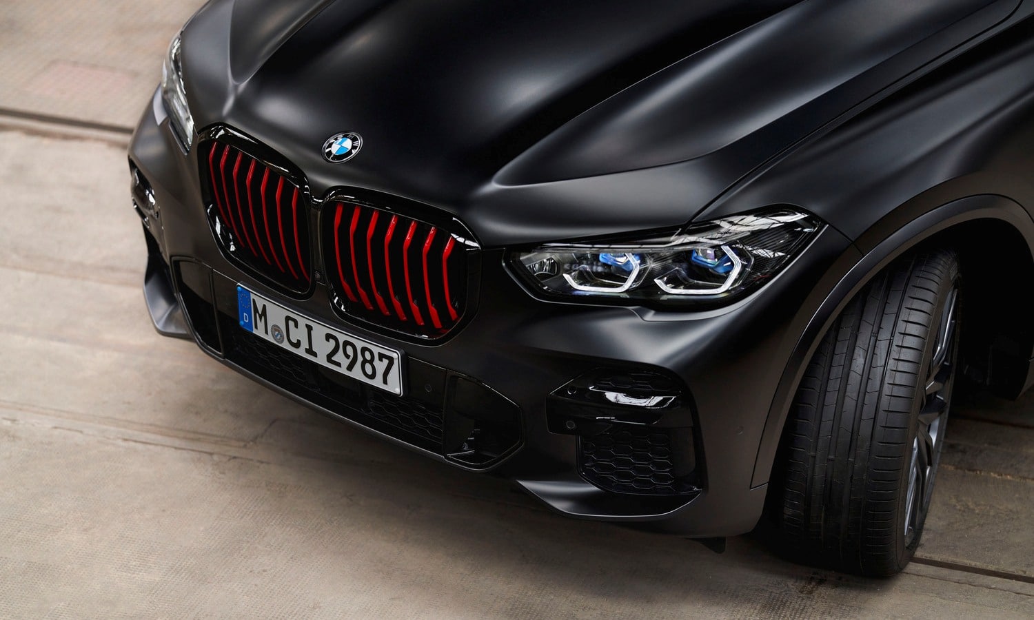 BMW X6 Black Vermilion / Foto: BMW