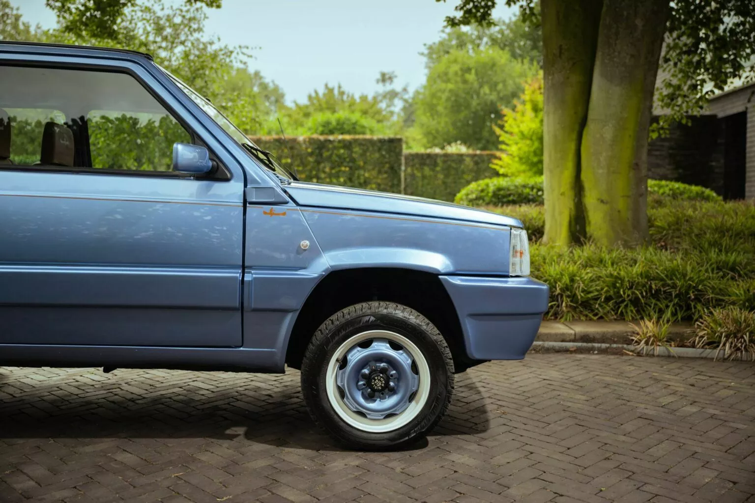 Fiat Panda 4x4 Piccolo Luso restaurado / Foto Reprodução: Niels van Roij Design / Dutch dealer Kaeve Cars