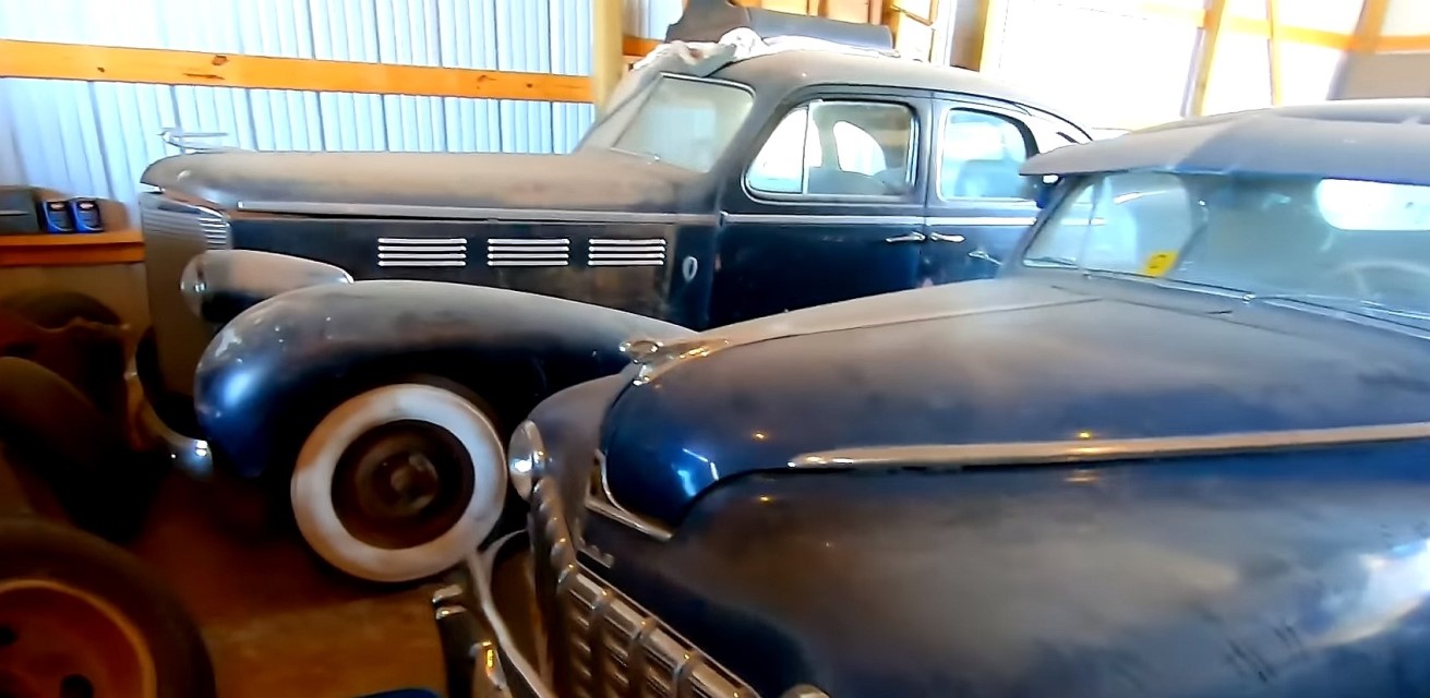 Dezenas de Carros Clássicos Antigos foram encontrados em armazém / Foto: IowaClassicCars / YouTube