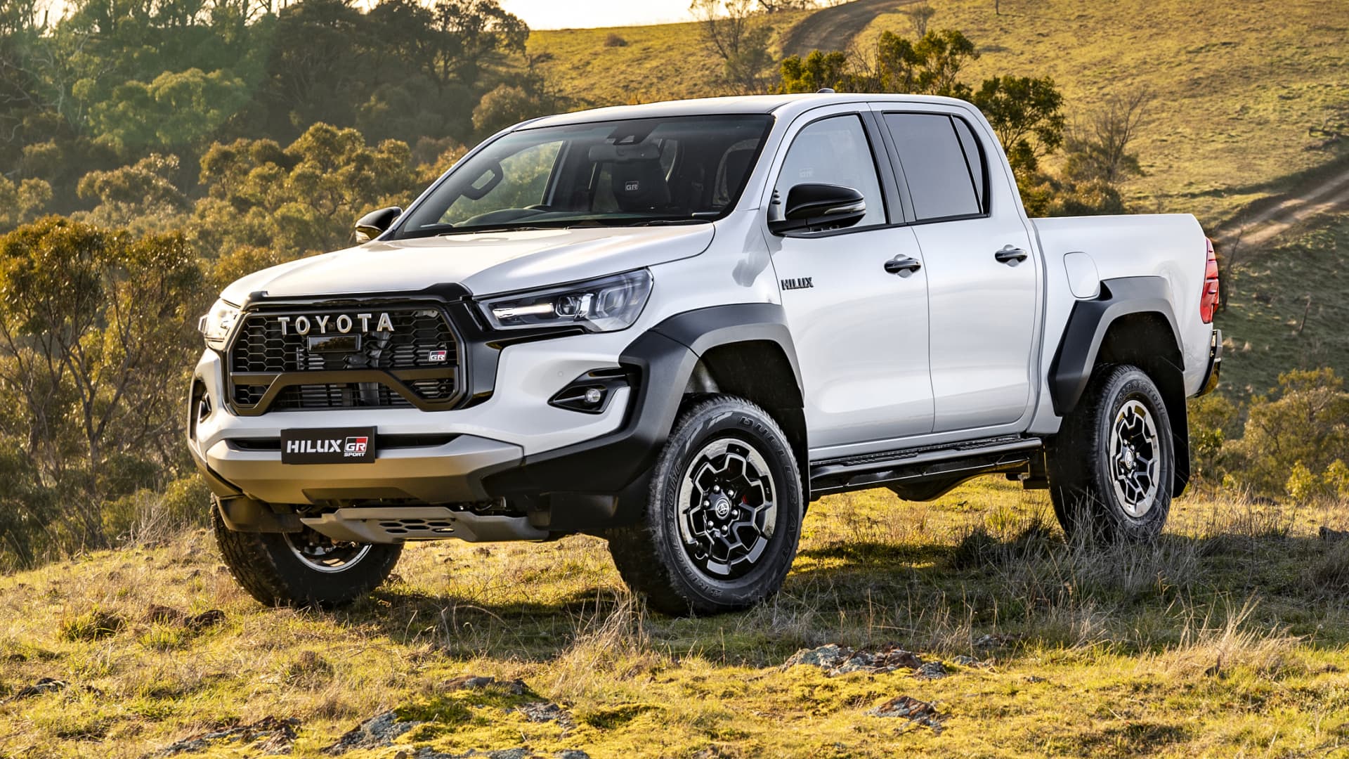 Pickup Toyota Hilux GRSport 2024 chega para impactar