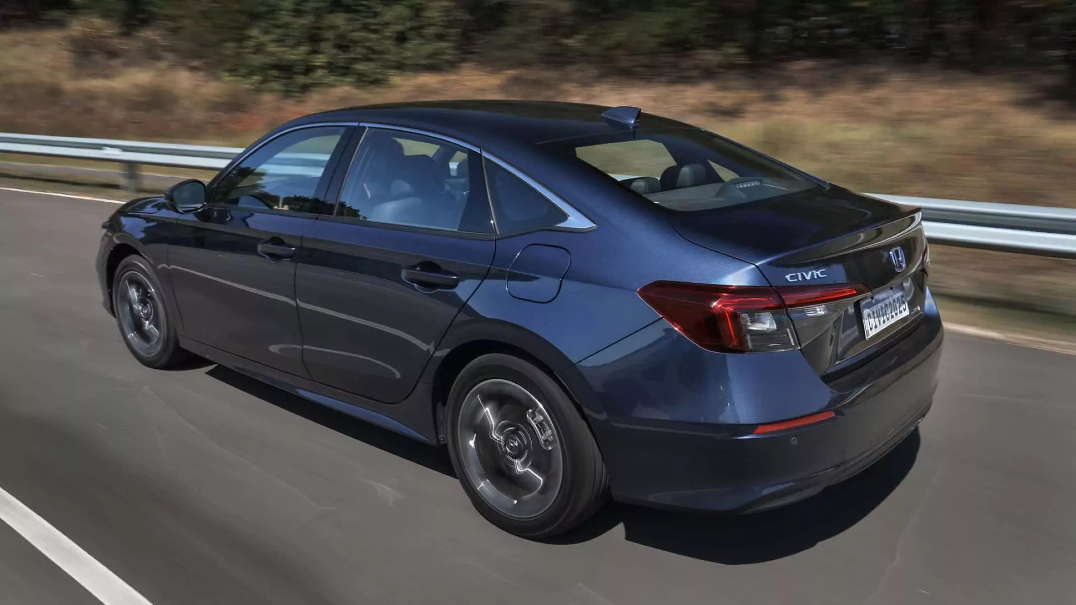Novo Honda Civic 2026: O que muda (e o que não muda) no sedã híbrido